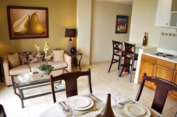 Los Altos Apartments & Studios Манагуа Екстер'єр фото